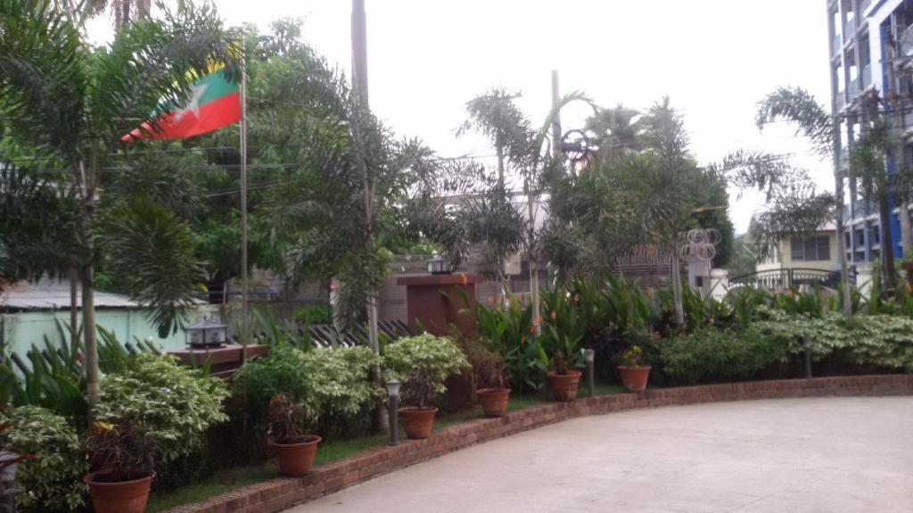 Virati Hotel Yangon Eksteriør bilde