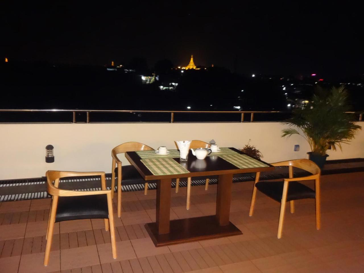 Virati Hotel Yangon Eksteriør bilde